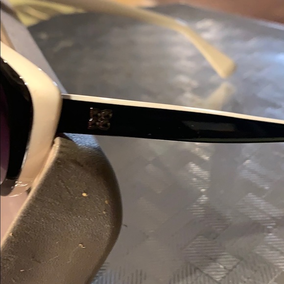 BCBGMAXAZRIA Sunglasses - Picture 3 of 4